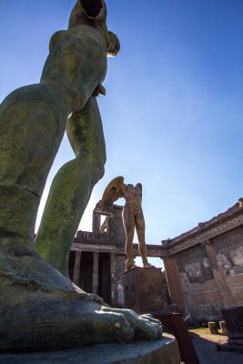 estatuas en las ruinas de pompeya