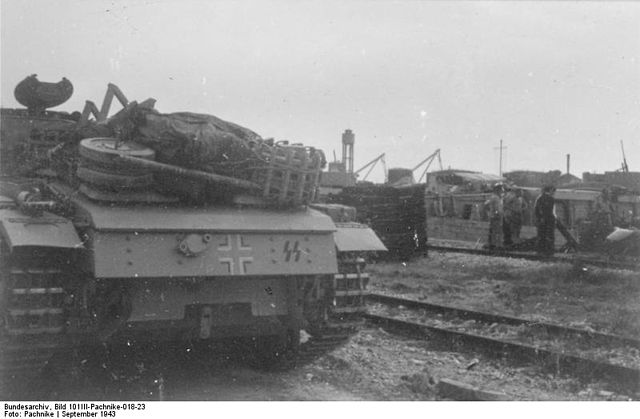 Bundesarchiv_Bild_101III-Pachnike-018-23,_Italien,_Sturmgeschütz_der_Waffen-SS