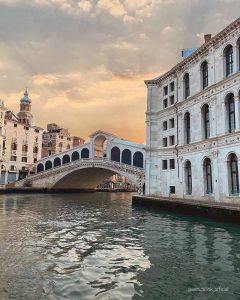 Puente de rialto en Venecia
