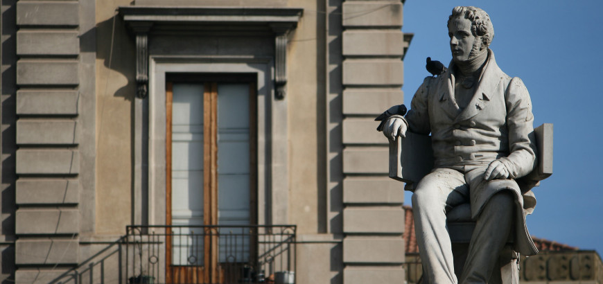 estatua de bellini en plaza stesicoro de catania