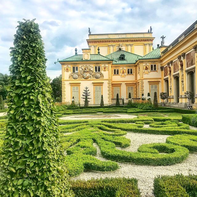 Jardines del Palacio de wilanow en Varsovia
