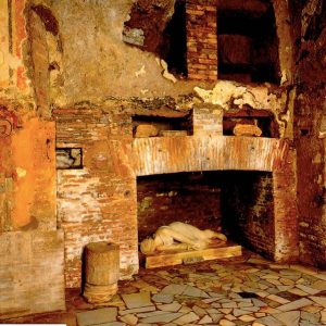 Interior de las catacumbas de San Calixto