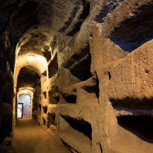 interior de catacumbas de san sebastian