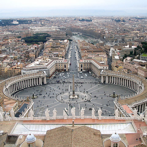 Vistas de la Plaza de San Pedro, el Vaticano
