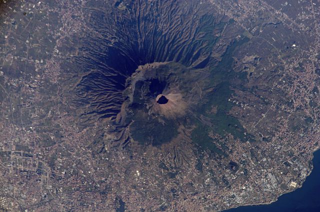 Vista aerea del Crater del Vesubio foto:Nasa