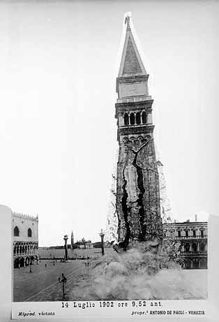 Una de las muchas imágenes reconstruidas que representan el derrumbe del campanario. Todos son falsos ya que no se tomaron fotos durante el colapso.
