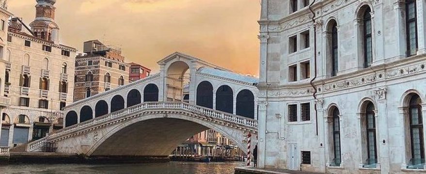 Puente de rialto en Venecia