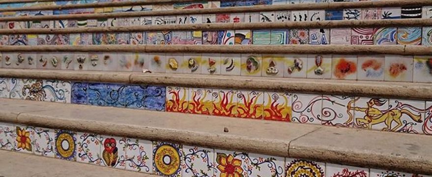 ceramica adornando escaleras en mazara del Vallo sicilia